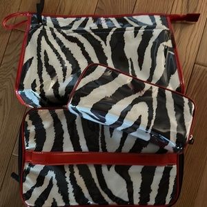 KATE SPADE LEOPARD MAKE UP SET EASY TO CLEAN